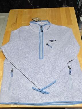 Patagonia sherpa pullover in light lavender with pale blue trim